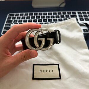 Black Leather Gucci Marmont Belt with Silver Hardware